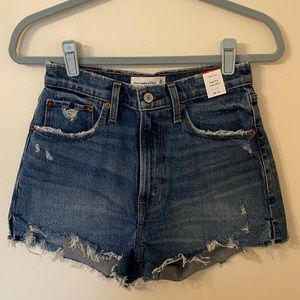 NWT Abercrombie High Rise Mom Short | 26 | curve love